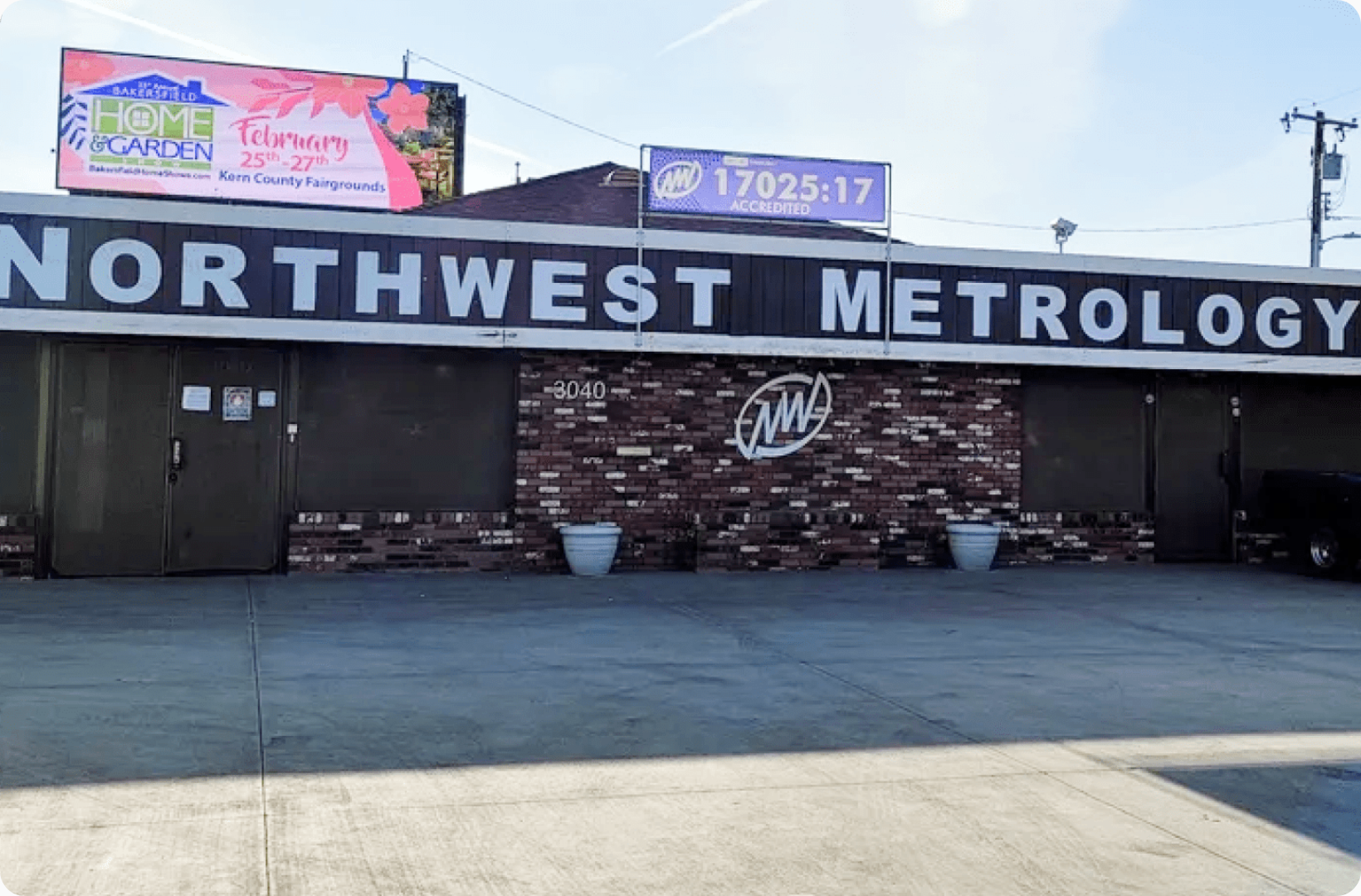 Exterior view of Northwest Metro grocery store with clear skies.